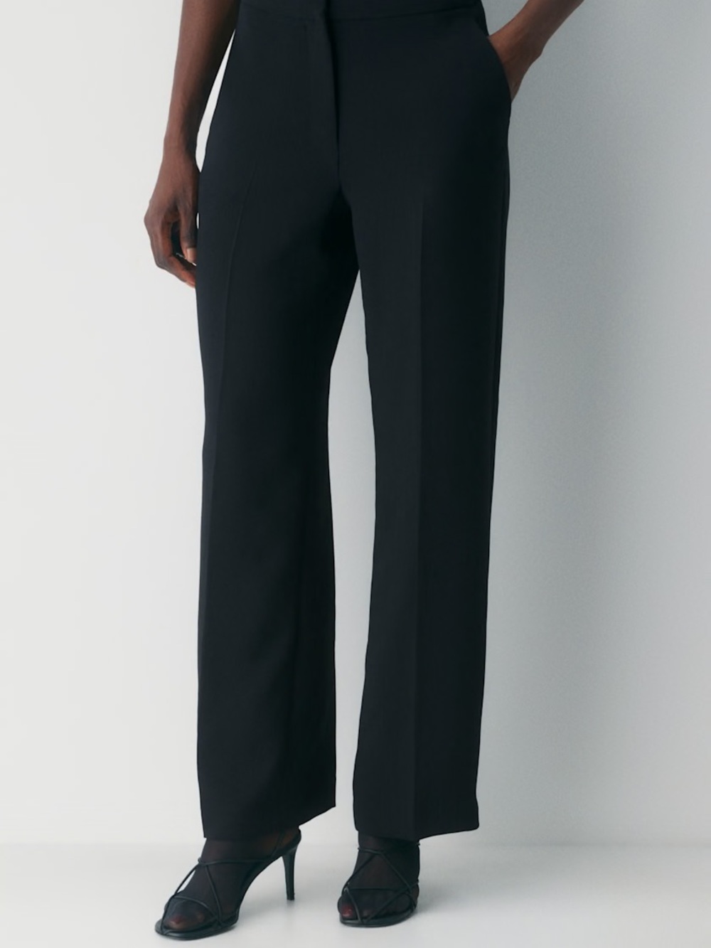 NWT Aritzia The Limitless Pant Curve-Fit, Crepette, Black, Sizes 4 & 6, 31.5” - Picture 2 of 9